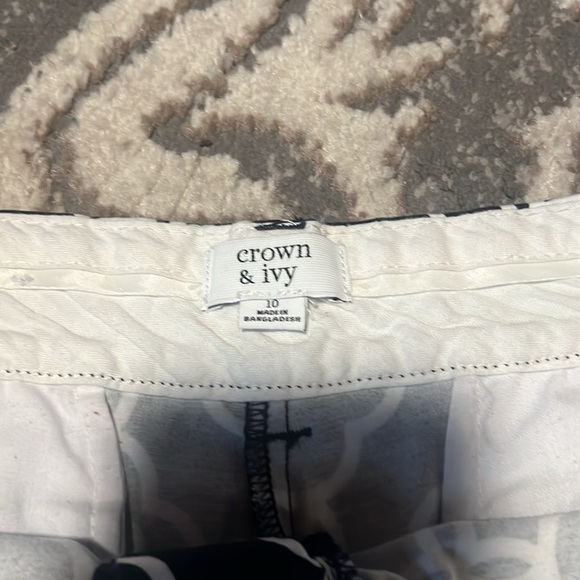 Crown & ivy shorts size 10. Navy and white. Excellent condition. - Picture 3 of 4